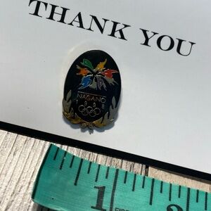 Vintage 1998 Commemorative Olympic Pin Snowflower  wreath Winter Games Nagano